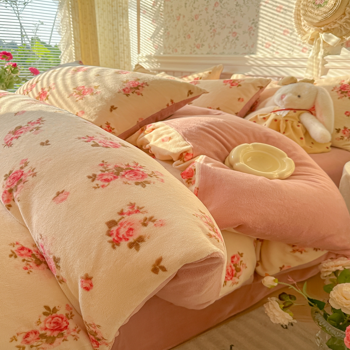 91家纺网 家纺一手货源 找家纺 韩巢家纺 2025新款高克重印花牛奶绒床品四件套 花仙子