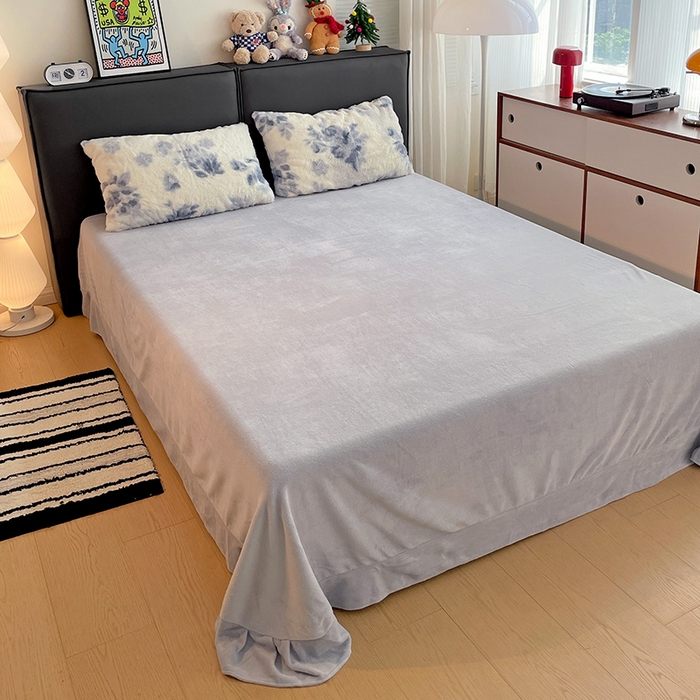 91家纺网 家纺一手货源 找家纺 金梦拉 2025直播爆款A类加厚兔绒印花系列四件套 云水蓝