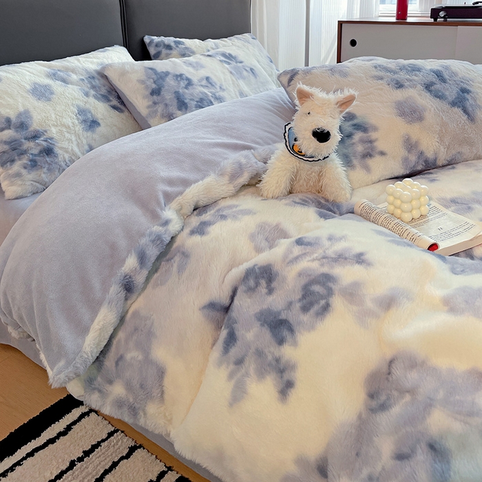 91家纺网 家纺一手货源 找家纺 金梦拉 2025直播爆款A类加厚兔绒印花系列四件套 云水蓝