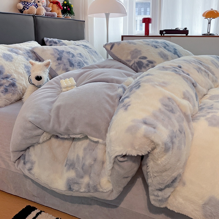 91家纺网 家纺一手货源 找家纺 金梦拉 2025直播爆款A类加厚兔绒印花系列四件套 云水蓝