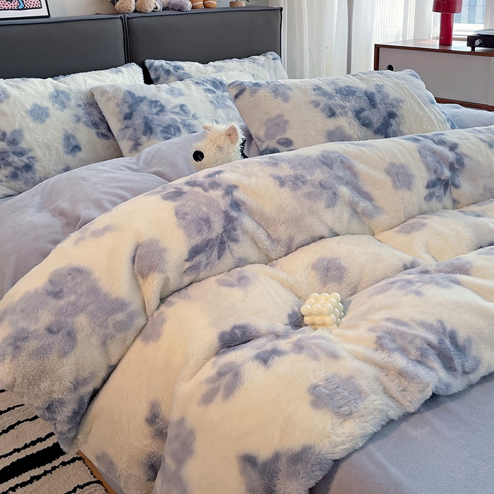 91家纺网 家纺一手货源 找家纺 金梦拉 2025直播爆款A类加厚兔绒印花系列四件套 云水蓝