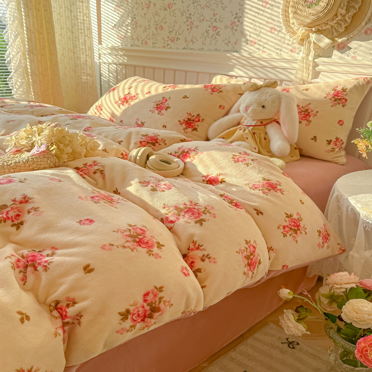 91家纺网 家纺一手货源 找家纺 韩巢家纺 2025新款高克重印花牛奶绒床品四件套 花仙子