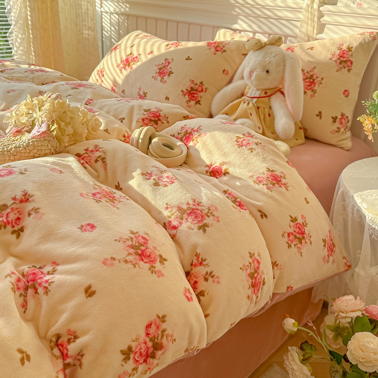 91家纺网 家纺一手货源 找家纺 韩巢家纺 2025新款高克重印花牛奶绒床品四件套 花仙子