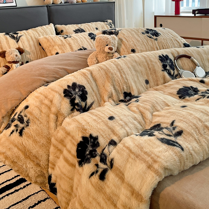 91家纺网 家纺一手货源 找家纺 金梦拉 2025直播爆款A类加厚兔绒印花系列四件套 绽放