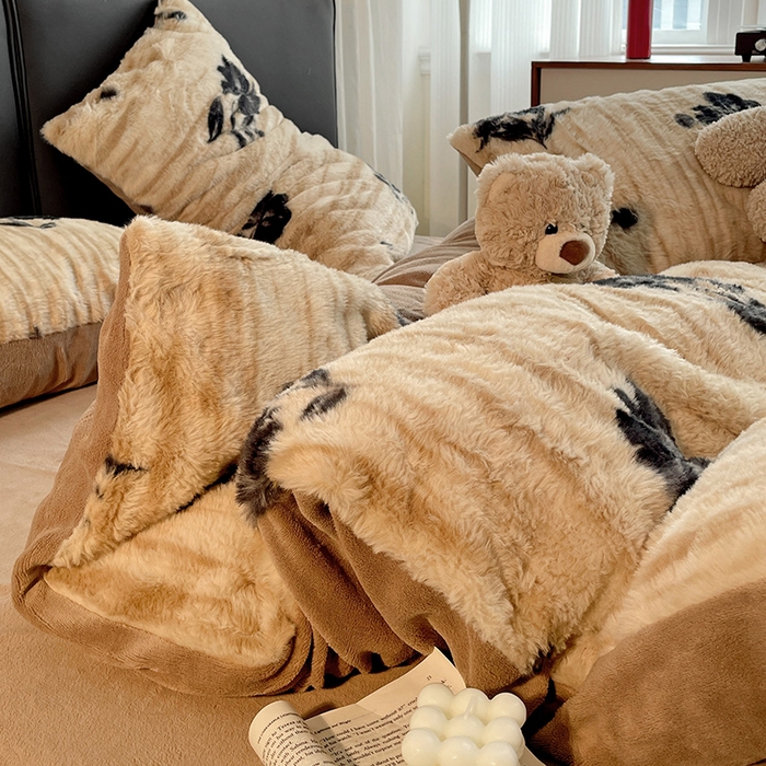 91家纺网 家纺一手货源 找家纺 金梦拉 2025直播爆款A类加厚兔绒印花系列四件套 绽放