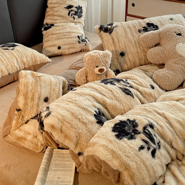 91家纺网 家纺一手货源 找家纺 金梦拉 2025直播爆款A类加厚兔绒印花系列四件套 绽放