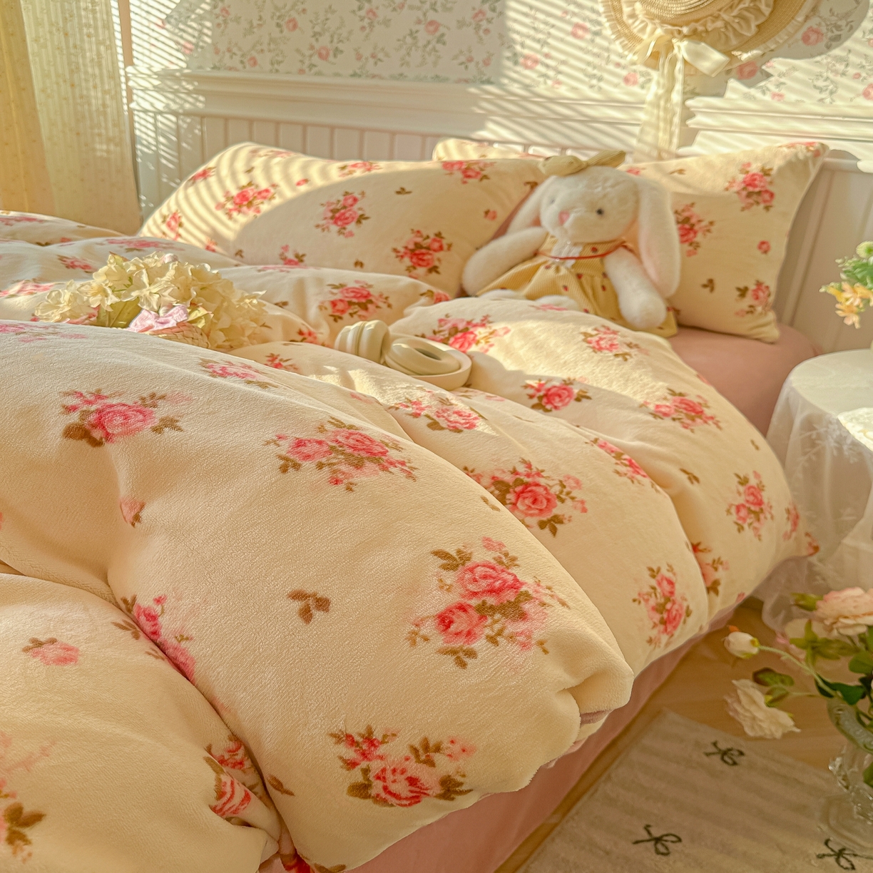 91家纺网 家纺一手货源 找家纺 韩巢家纺 2025新款高克重印花牛奶绒床品四件套 花仙子