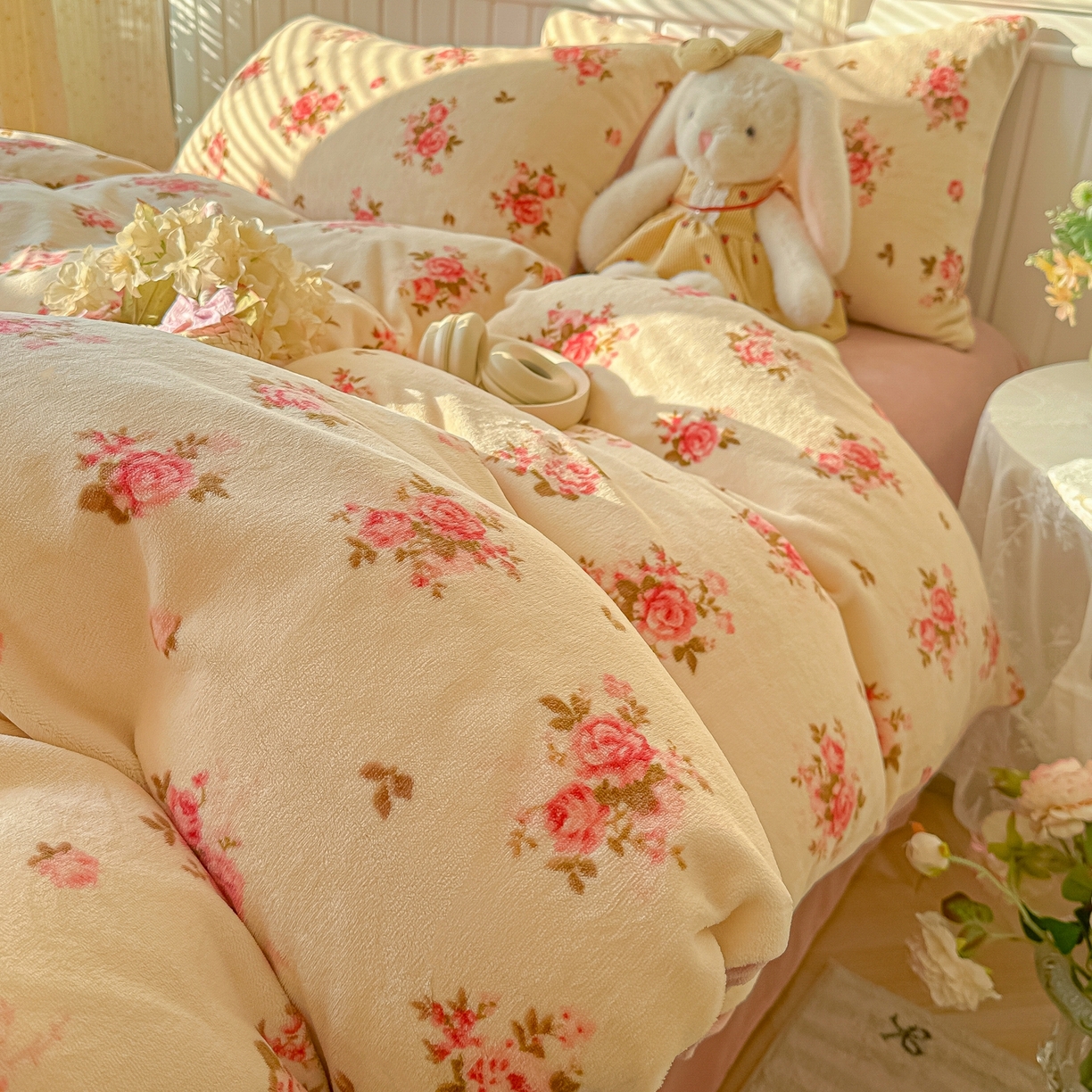 91家纺网 家纺一手货源 找家纺 韩巢家纺 2025新款高克重印花牛奶绒床品四件套 花仙子