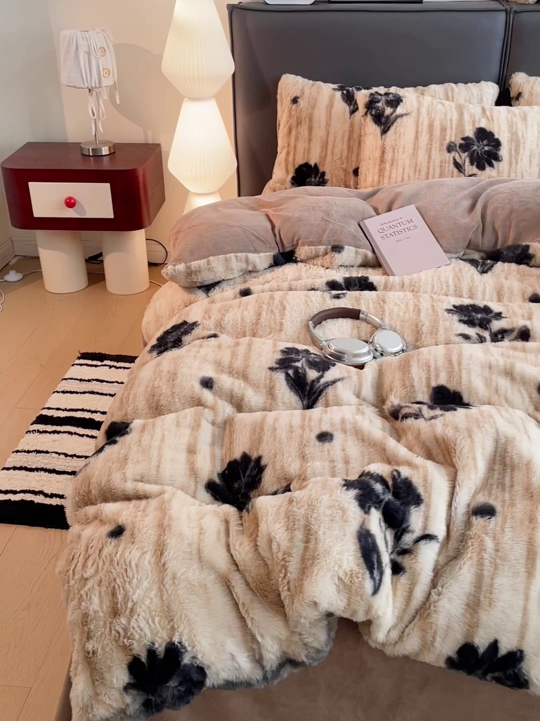 91家纺网 家纺一手货源 找家纺 金梦拉 2025直播爆款A类加厚兔绒印花系列四件套 绽放