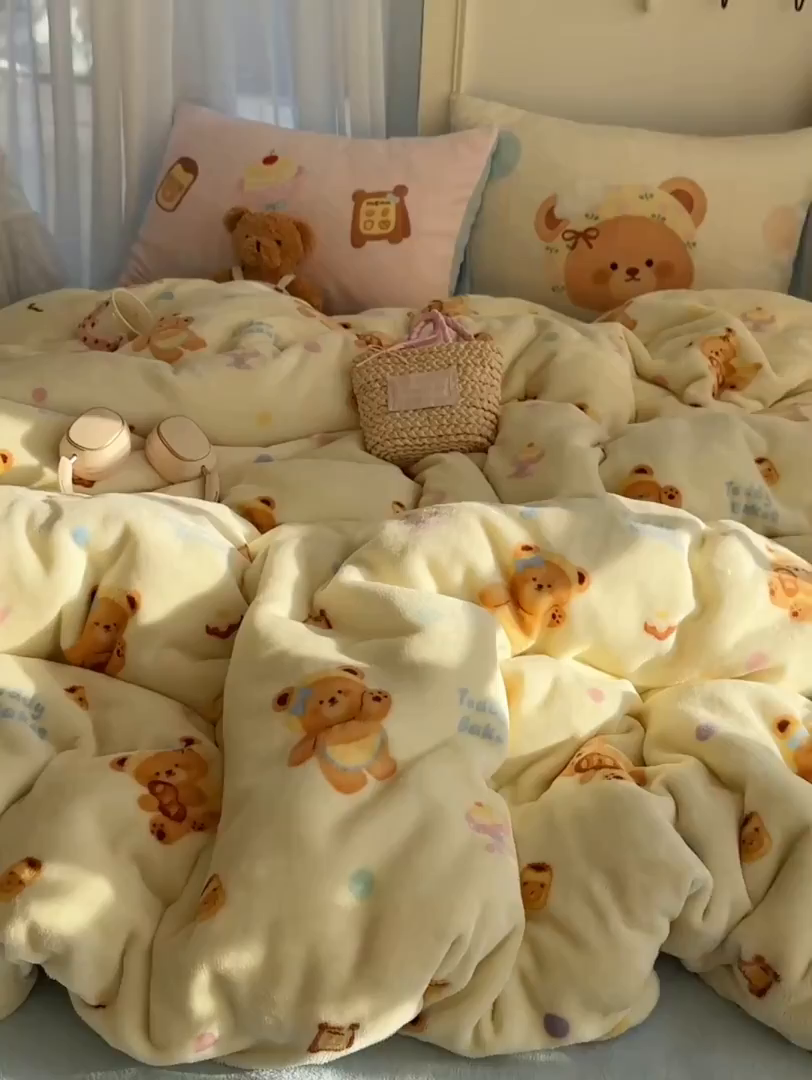 91家纺网 家纺一手货源 找家纺 美乐迪家纺 2025秋冬新款牛奶绒四件套 烘培熊