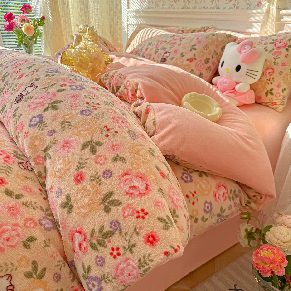 91家纺网 家纺一手货源 找家纺 韩巢家纺 2025新款高克重印花牛奶绒床品四件套 花园小猫