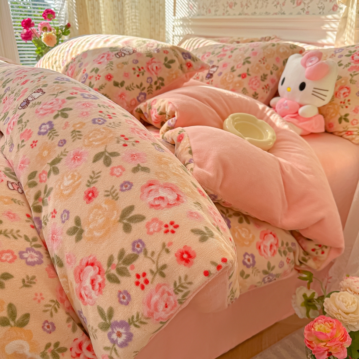 91家纺网 家纺一手货源 找家纺 韩巢家纺 2025新款高克重印花牛奶绒床品四件套 花园小猫