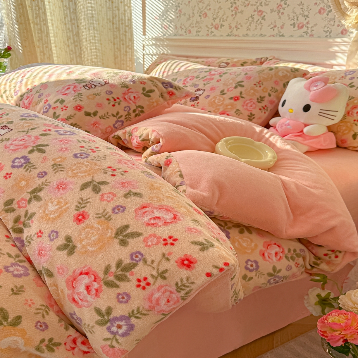 91家纺网 家纺一手货源 找家纺 韩巢家纺 2025新款高克重印花牛奶绒床品四件套 花园小猫