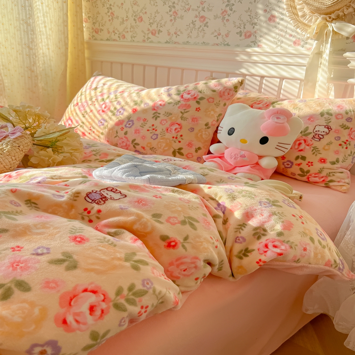 91家纺网 家纺一手货源 找家纺 韩巢家纺 2025新款高克重印花牛奶绒床品四件套 花园小猫
