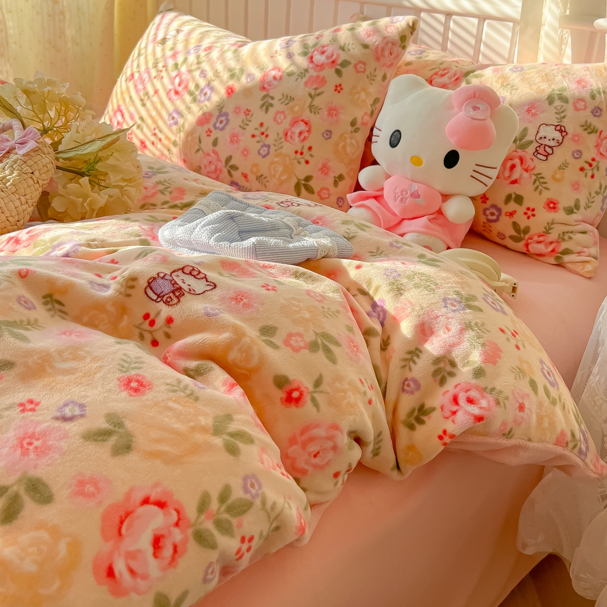 91家纺网 家纺一手货源 找家纺 韩巢家纺 2025新款高克重印花牛奶绒床品四件套 花园小猫