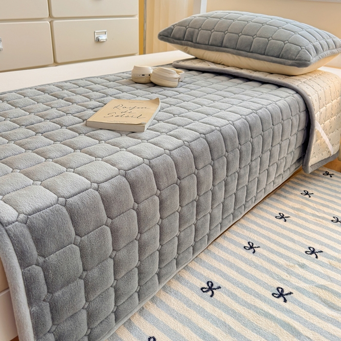 91家纺网 家纺一手货源 找家纺 雅萱家纺 2025新款牛奶绒夹棉印花床垫学生图 绒床垫-灰色