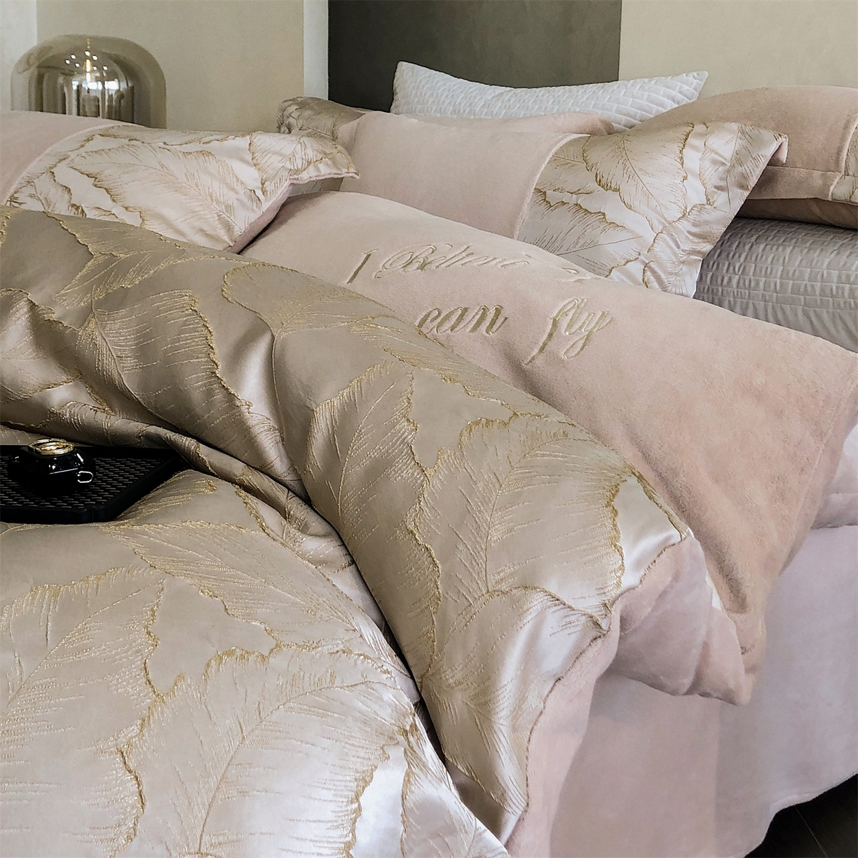 换种生活 2025新款A类浮雕牛奶绒刺绣四件套 黄金叶-奶咖