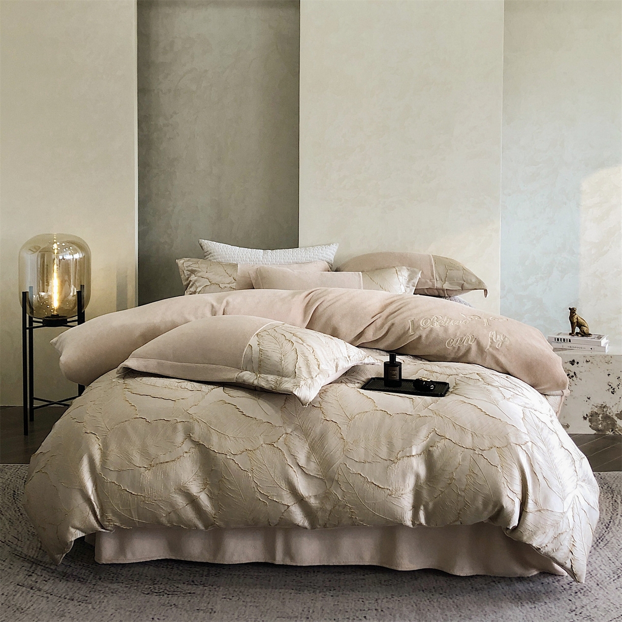 91家纺网 家纺一手货源 找家纺 换种生活 2025新款A类浮雕牛奶绒刺绣四件套 黄金叶-奶咖