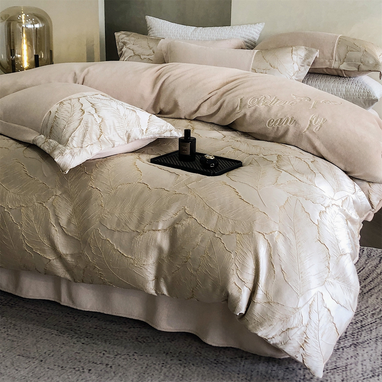 91家纺网 家纺一手货源 找家纺 换种生活 2025新款A类浮雕牛奶绒刺绣四件套 黄金叶-奶咖