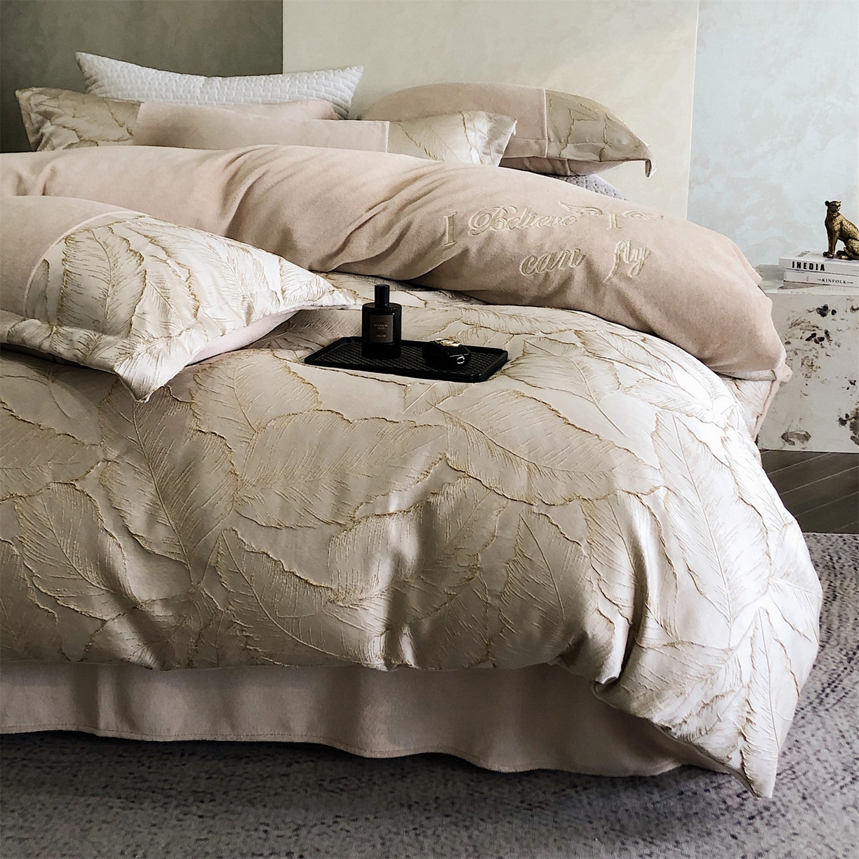 91家纺网 家纺一手货源 找家纺 换种生活 2025新款A类浮雕牛奶绒刺绣四件套 黄金叶-奶咖