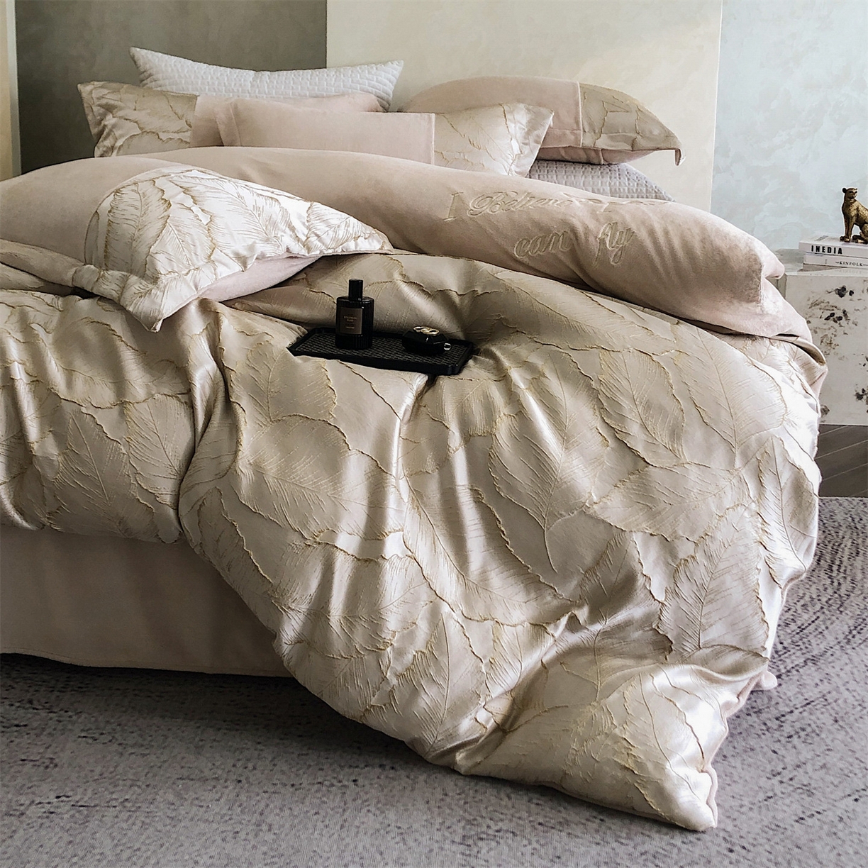 91家纺网 家纺一手货源 找家纺 换种生活 2025新款A类浮雕牛奶绒刺绣四件套 黄金叶-奶咖