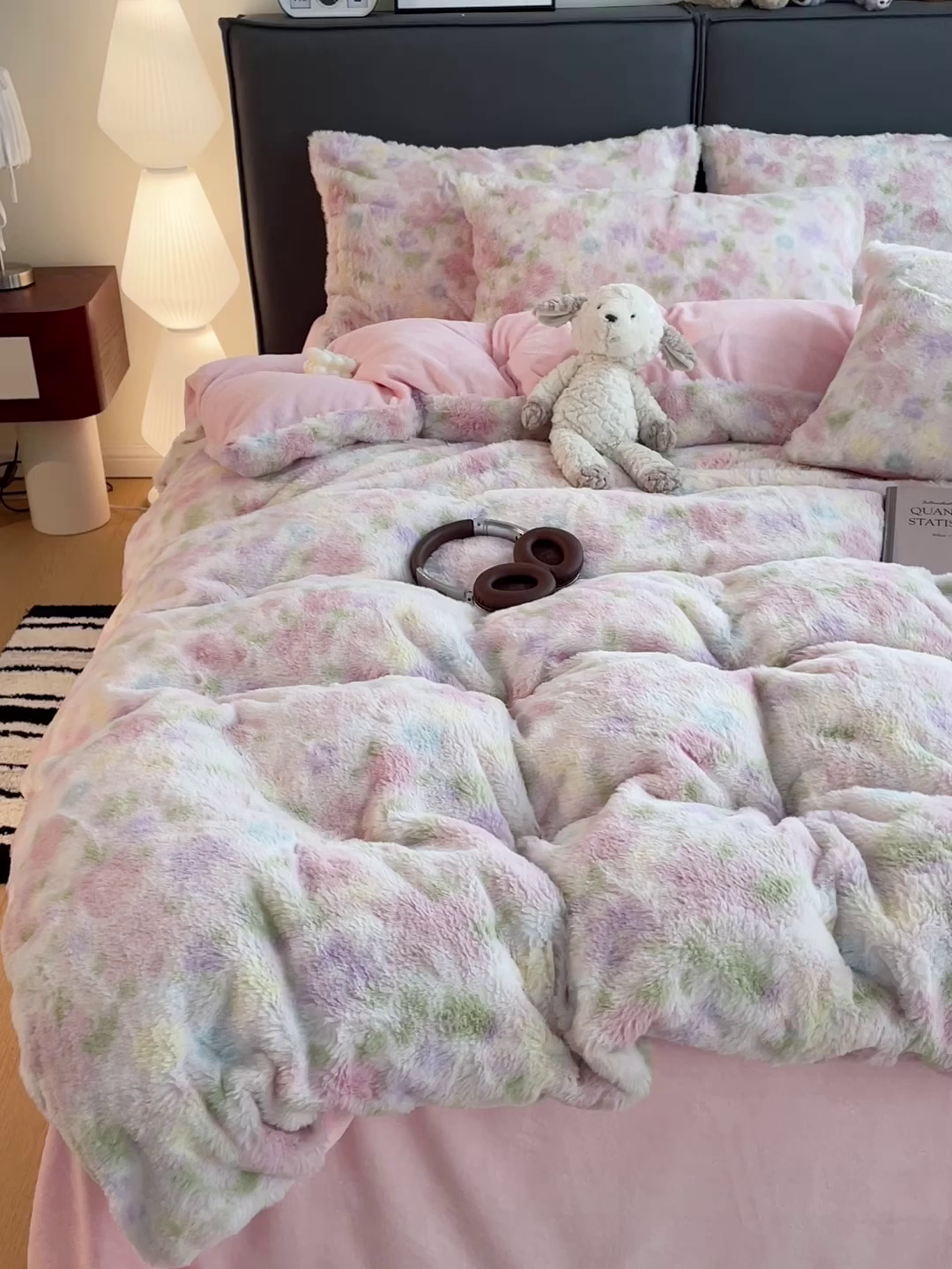 91家纺网 家纺一手货源 找家纺 金梦拉 2025直播爆款A类加厚兔绒印花系列四件套 柔韵粉