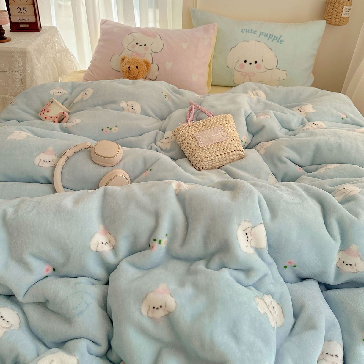 91家纺网 家纺一手货源 找家纺 美乐迪家纺 2025秋冬新款牛奶绒四件套 蓝色小狗