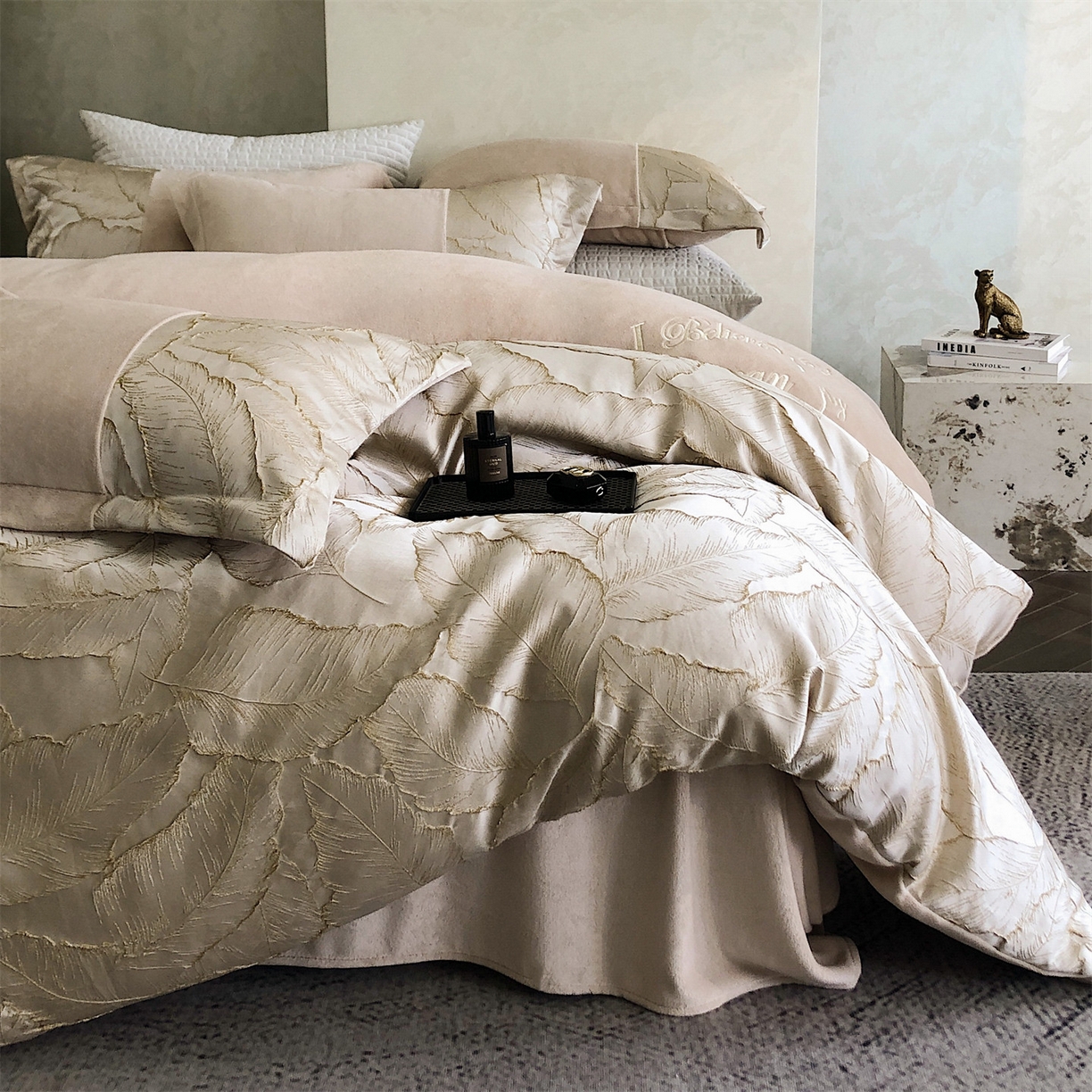 91家纺网 家纺一手货源 找家纺 换种生活 2025新款A类浮雕牛奶绒刺绣四件套 黄金叶-奶咖