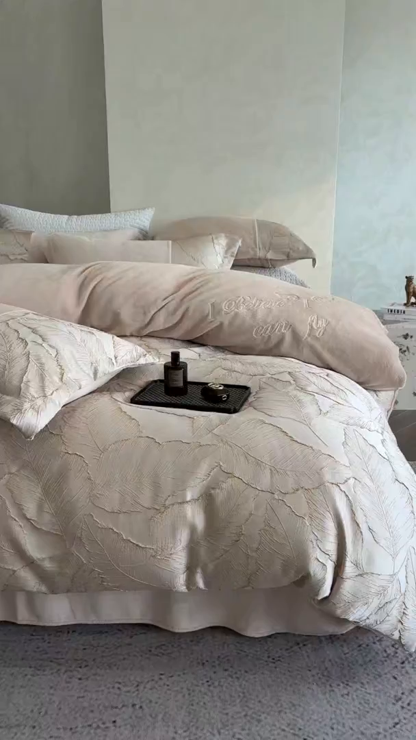 91家纺网 家纺一手货源 找家纺 换种生活 2025新款A类浮雕牛奶绒刺绣四件套 黄金叶-奶咖