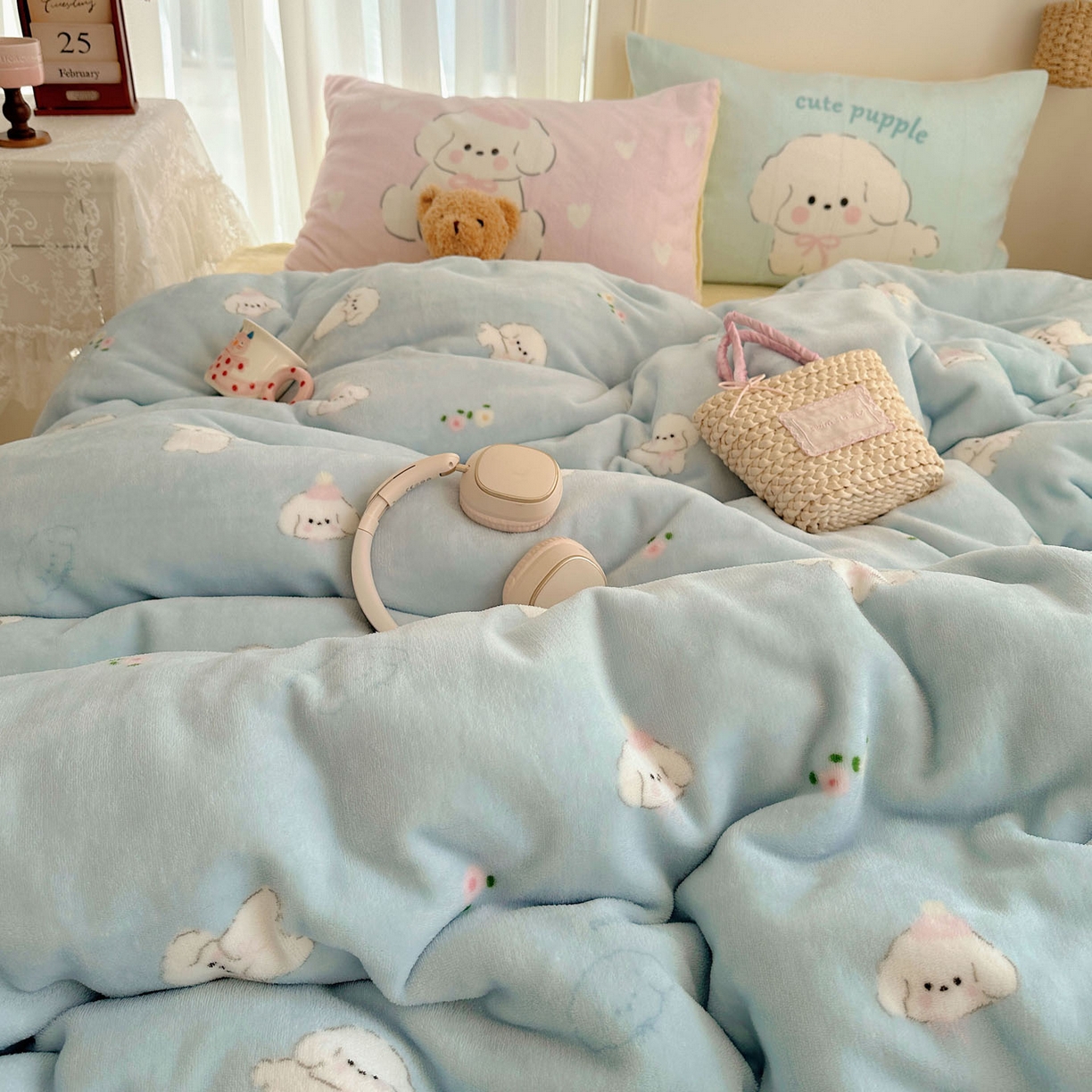 91家纺网 家纺一手货源 找家纺 美乐迪家纺 2025秋冬新款牛奶绒四件套 蓝色小狗