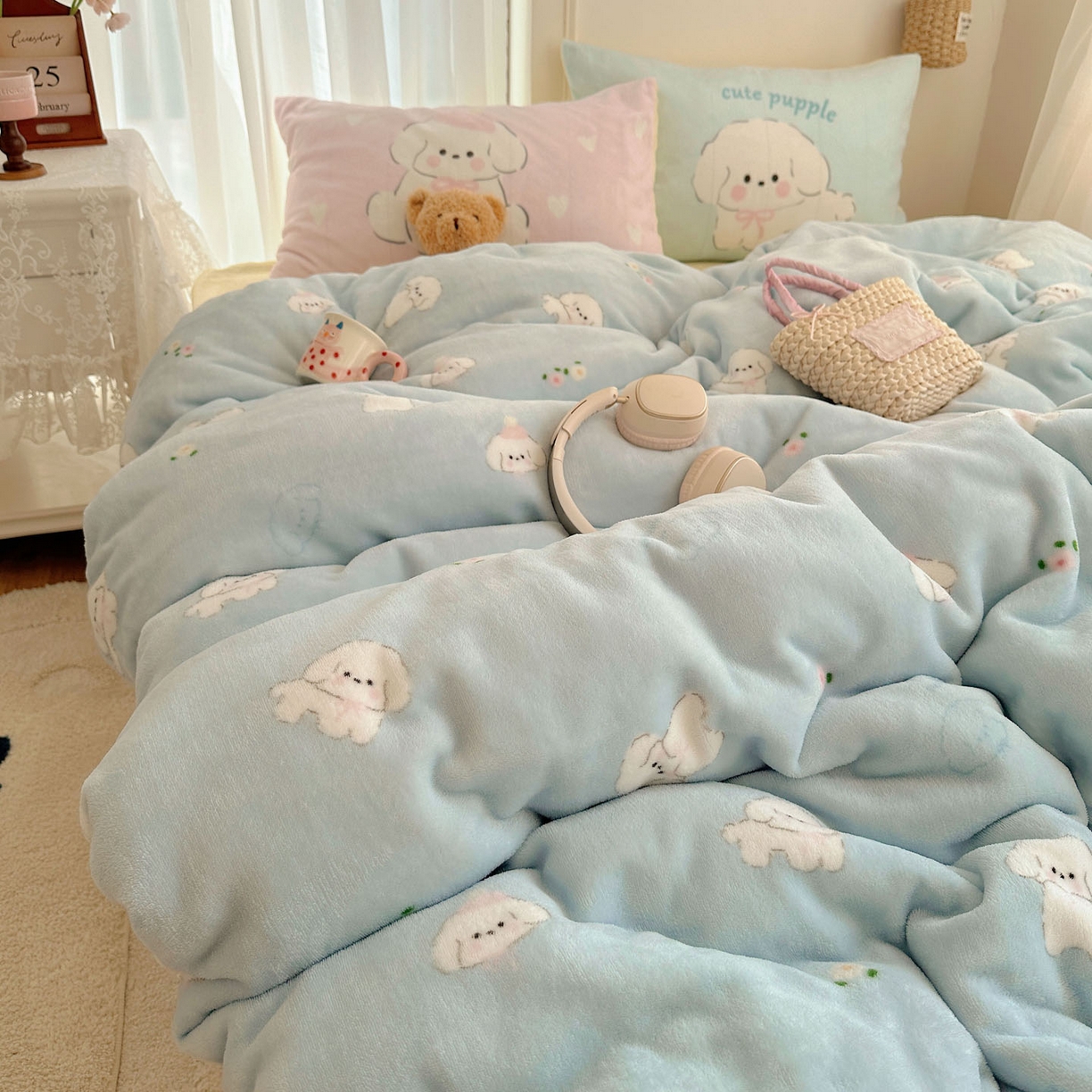 91家纺网 家纺一手货源 找家纺 美乐迪家纺 2025秋冬新款牛奶绒四件套 蓝色小狗