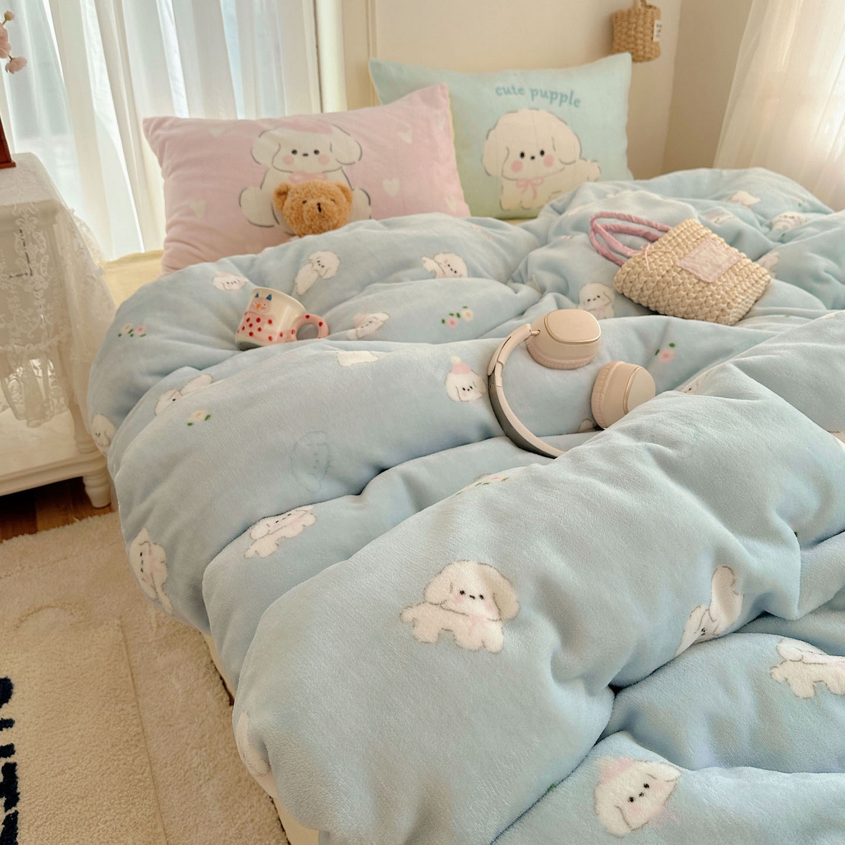 91家纺网 家纺一手货源 找家纺 美乐迪家纺 2025秋冬新款牛奶绒四件套 蓝色小狗