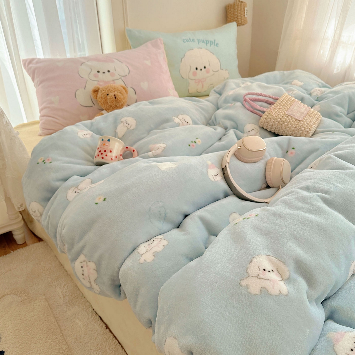 91家纺网 家纺一手货源 找家纺 美乐迪家纺 2025秋冬新款牛奶绒四件套 蓝色小狗