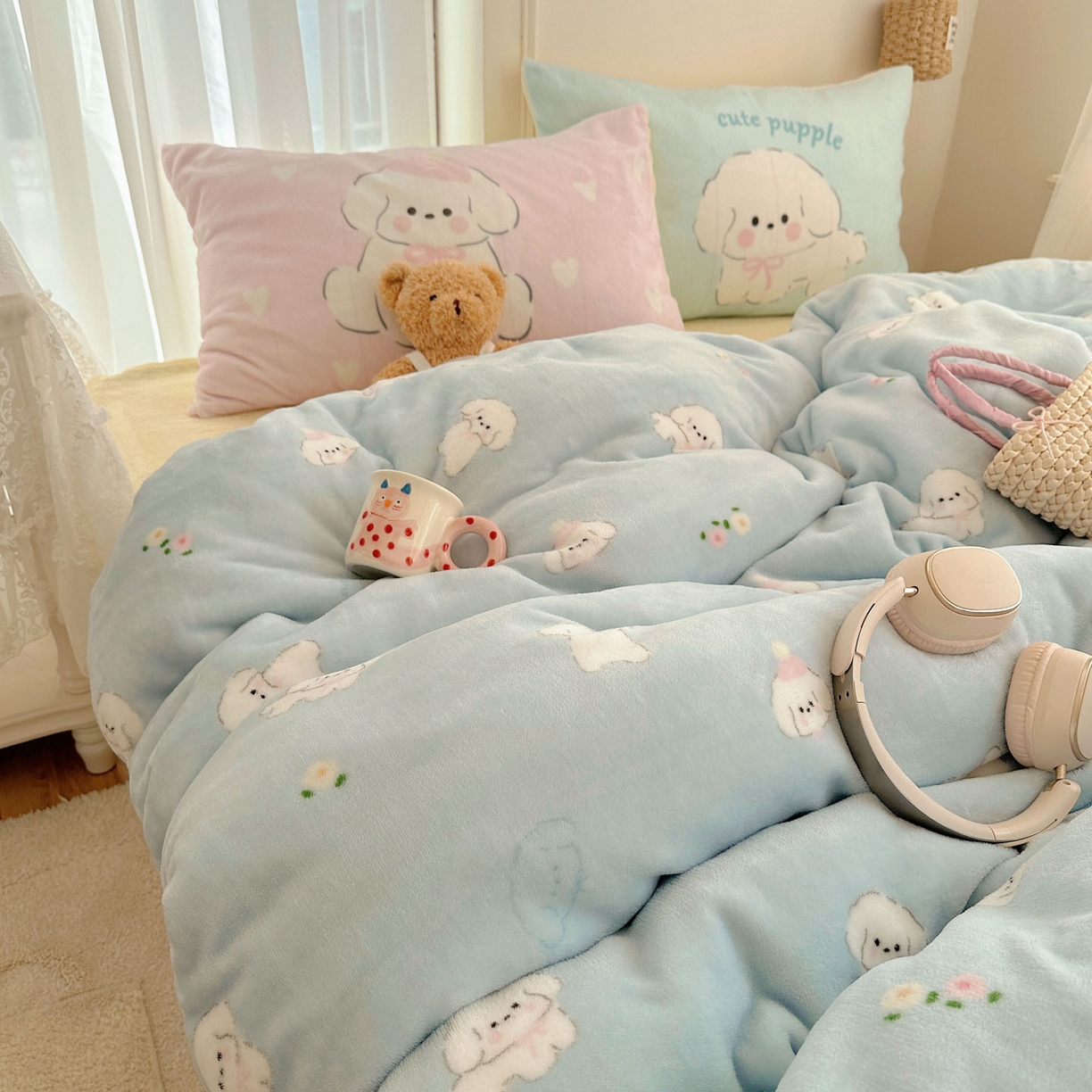 91家纺网 家纺一手货源 找家纺 美乐迪家纺 2025秋冬新款牛奶绒四件套 蓝色小狗