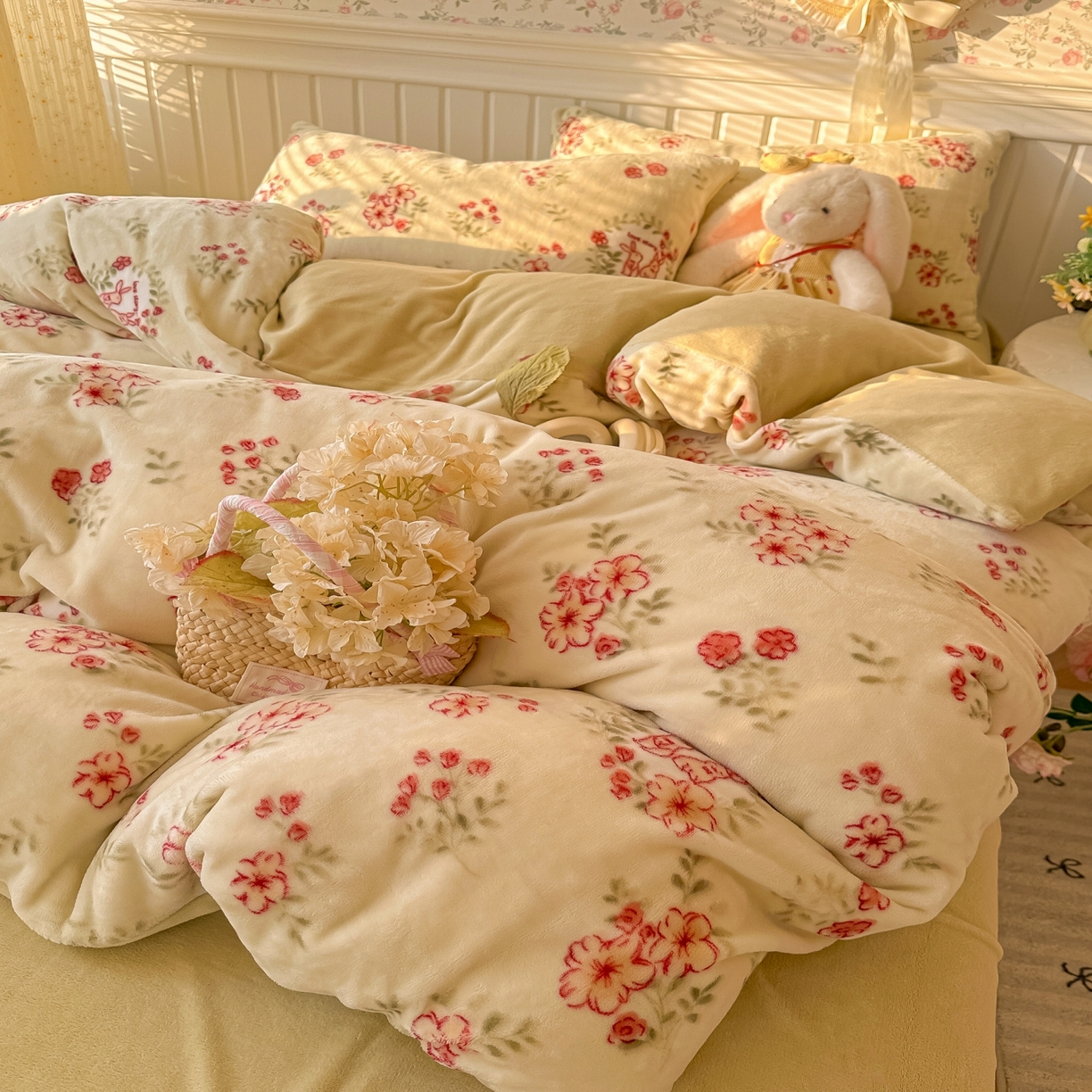 91家纺网 家纺一手货源 找家纺 韩巢家纺 2025新款高克重印花牛奶绒床品四件套 两小无猜