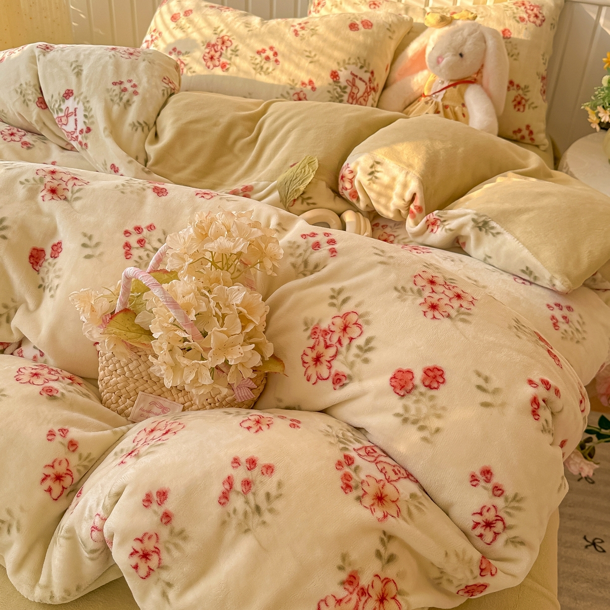 91家纺网 家纺一手货源 找家纺 韩巢家纺 2025新款高克重印花牛奶绒床品四件套 两小无猜