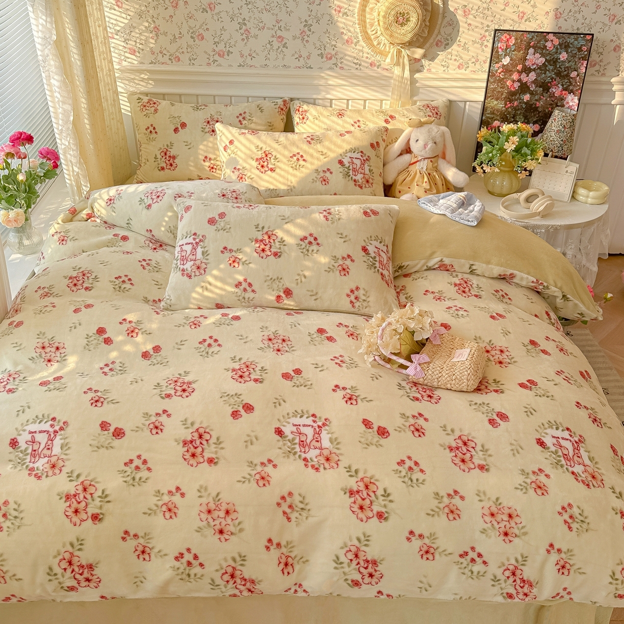 91家纺网 家纺一手货源 找家纺 韩巢家纺 2025新款高克重印花牛奶绒床品四件套 两小无猜