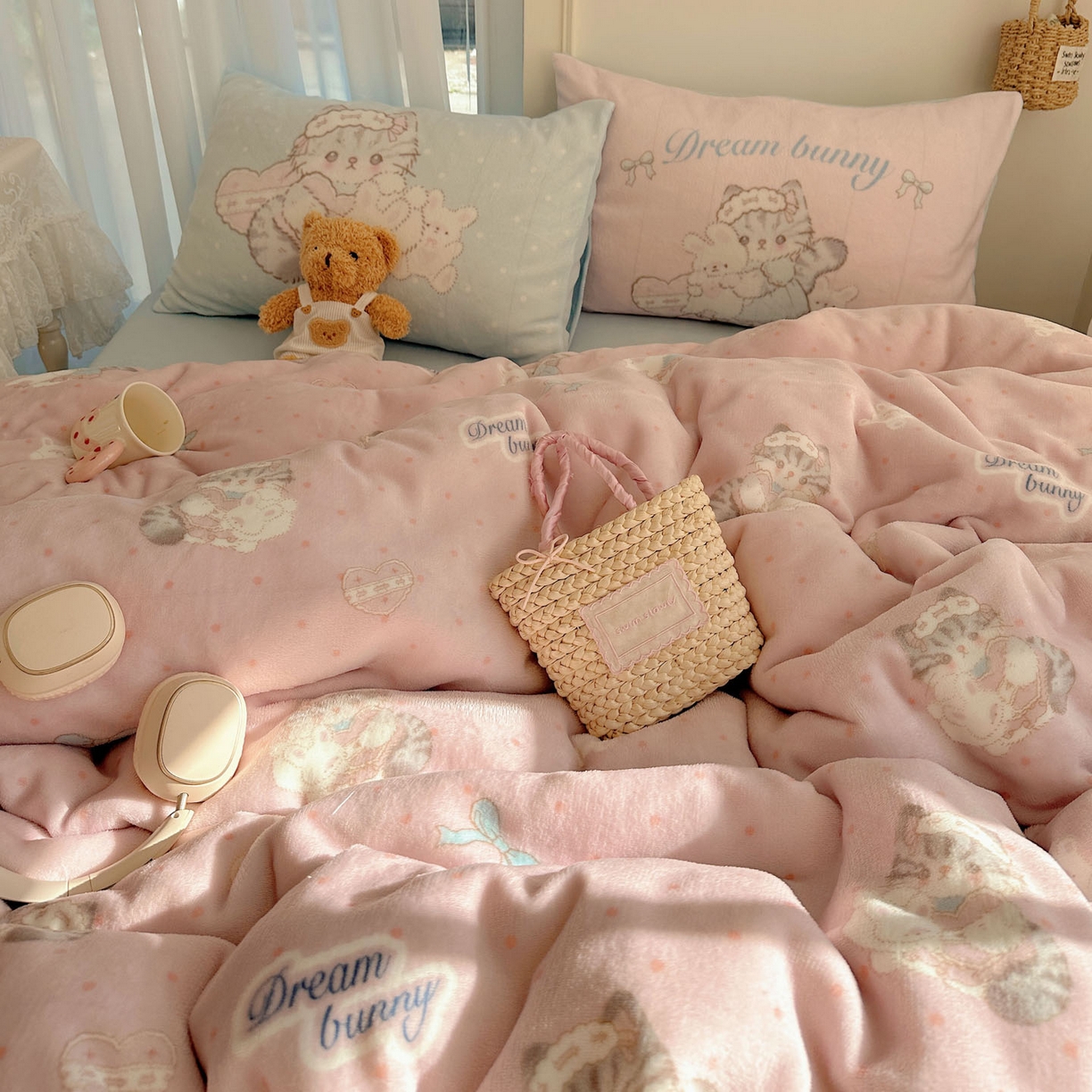 91家纺网 家纺一手货源 找家纺 美乐迪家纺 2025秋冬新款牛奶绒四件套 洛丽塔小猫