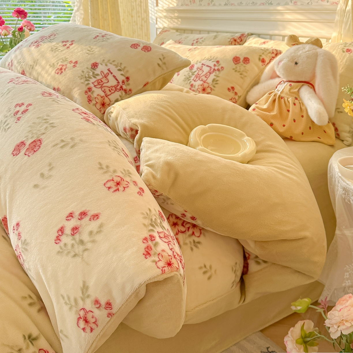 91家纺网 家纺一手货源 找家纺 韩巢家纺 2025新款高克重印花牛奶绒床品四件套 两小无猜