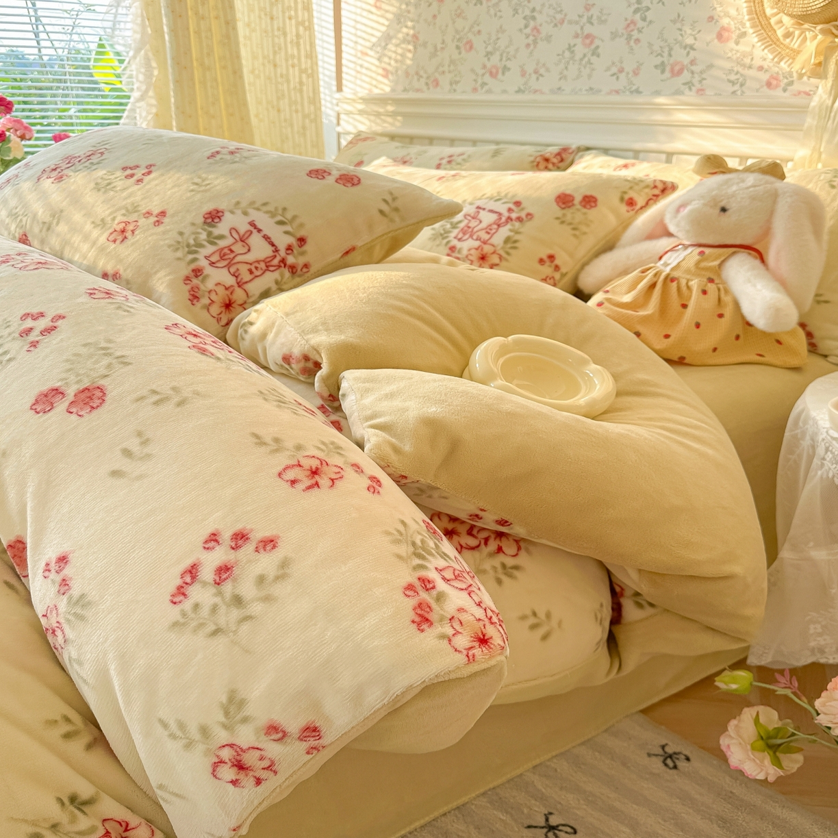 91家纺网 家纺一手货源 找家纺 韩巢家纺 2025新款高克重印花牛奶绒床品四件套 两小无猜