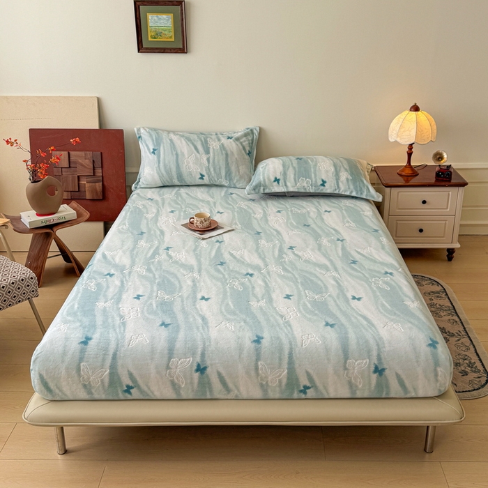 91家纺网 家纺一手货源 找家纺 LIFE.丽芙 2025秋冬新款A类牛奶绒230g立体雕花加厚单层床笠单件床垫子保护套罩子三件套 镜花蝶梦-绿