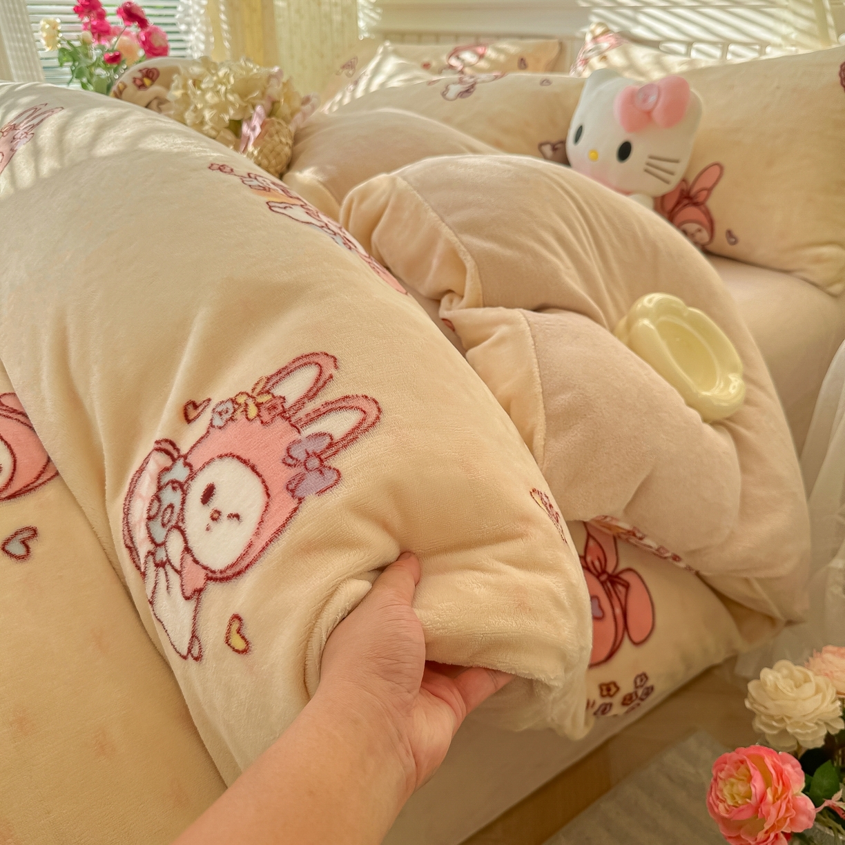 91家纺网 家纺一手货源 找家纺 韩巢家纺 2025新款高克重印花牛奶绒床品四件套 美乐蒂