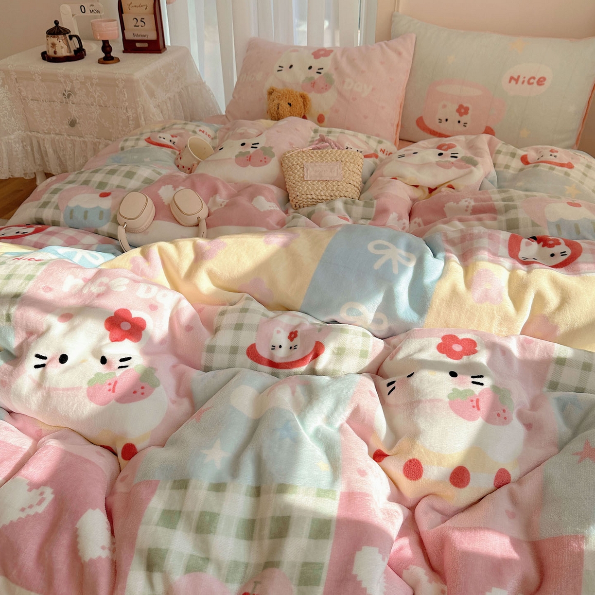 91家纺网 家纺一手货源 找家纺 美乐迪家纺 2025秋冬新款牛奶绒四件套 猫咪日记