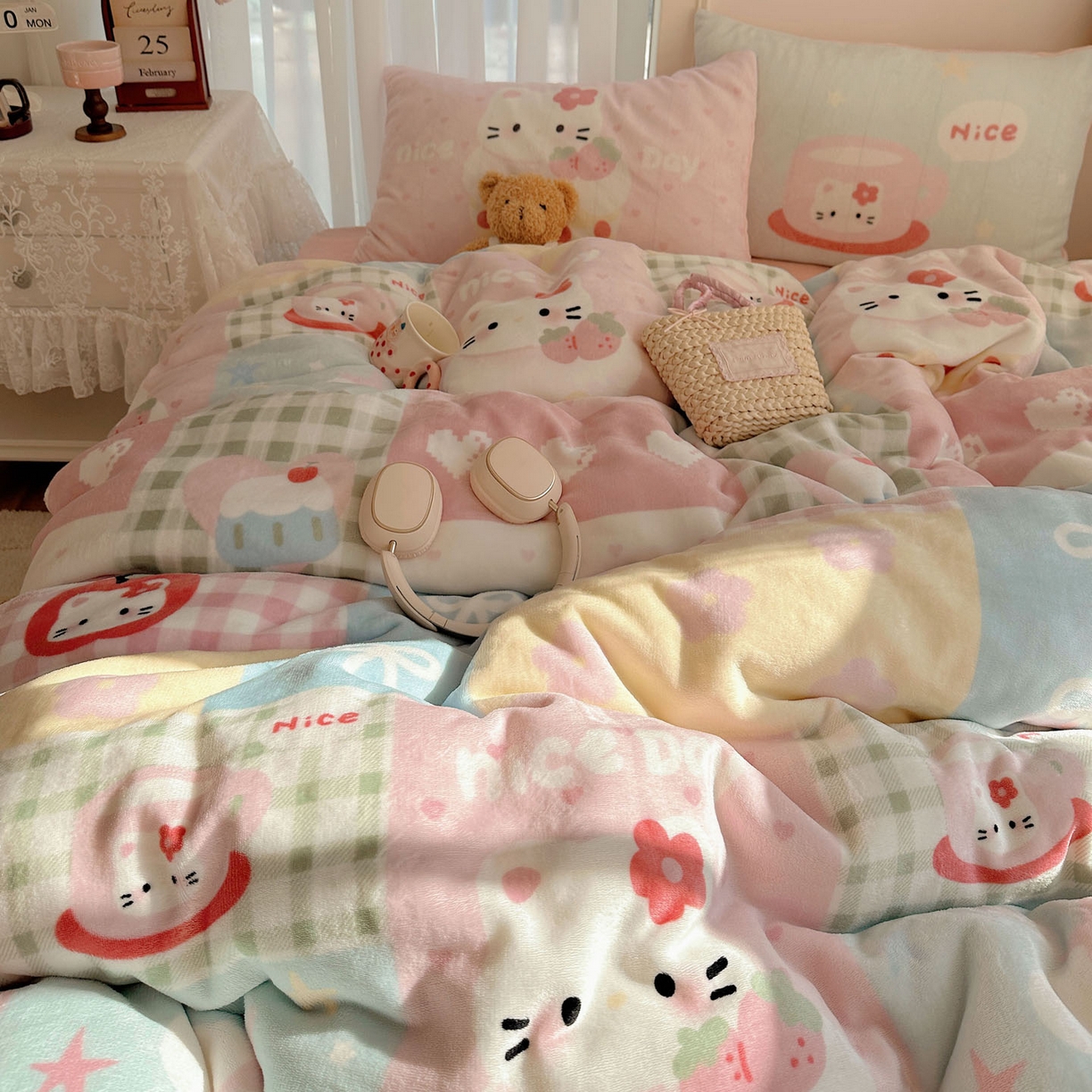 91家纺网 家纺一手货源 找家纺 美乐迪家纺 2025秋冬新款牛奶绒四件套 猫咪日记