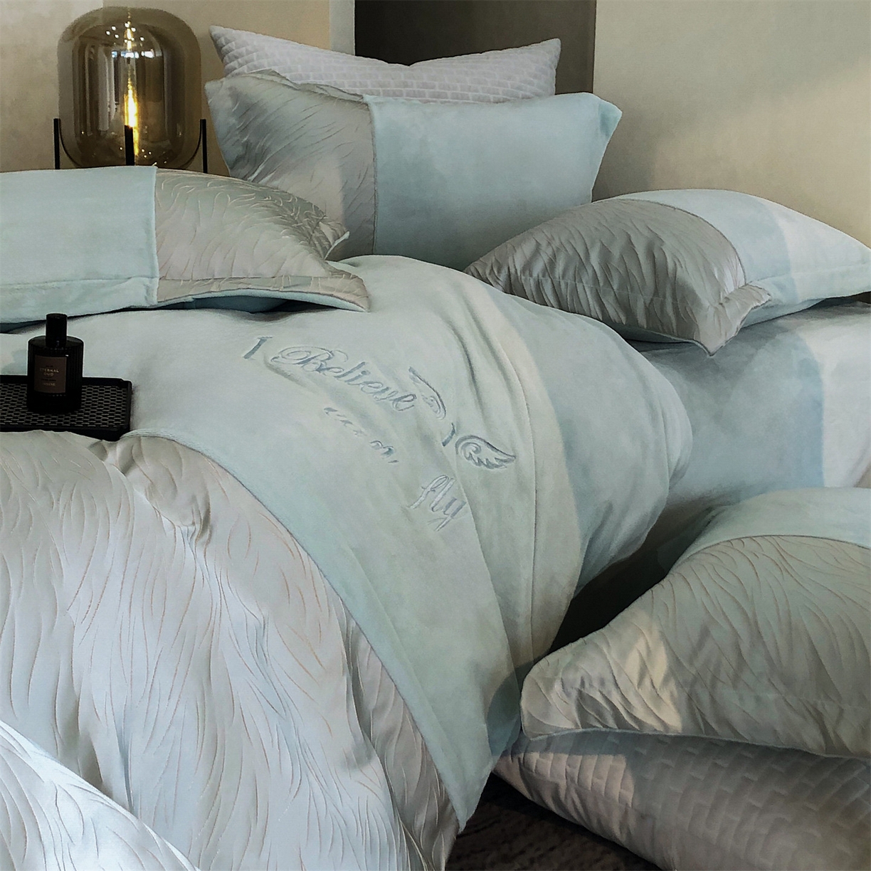 91家纺网 家纺一手货源 找家纺 换种生活 2025新款A类浮雕牛奶绒刺绣四件套 流动-绿