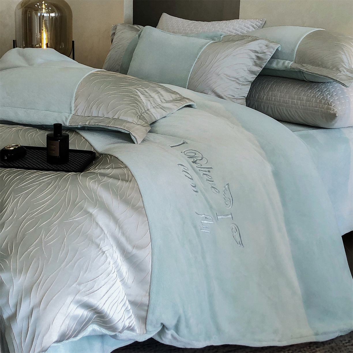 91家纺网 家纺一手货源 找家纺 换种生活 2025新款A类浮雕牛奶绒刺绣四件套 流动-绿