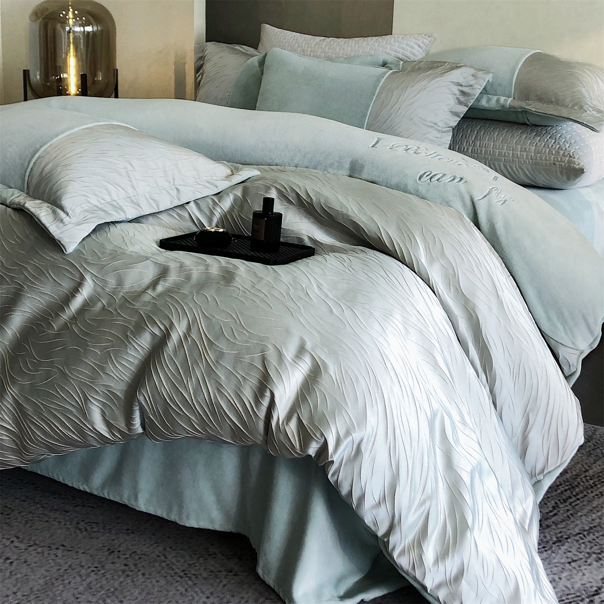 91家纺网 家纺一手货源 找家纺 换种生活 2025新款A类浮雕牛奶绒刺绣四件套 流动-绿