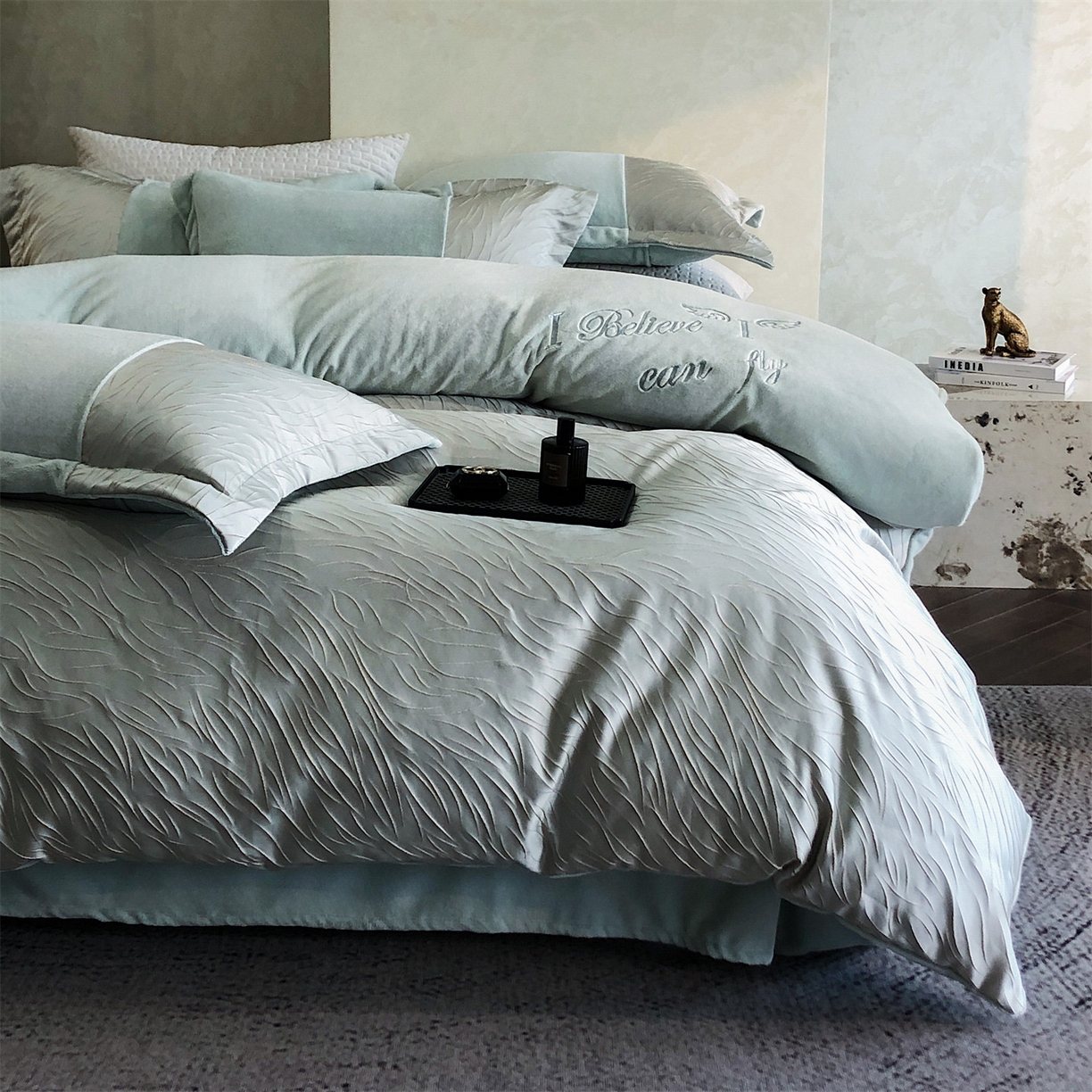 91家纺网 家纺一手货源 找家纺 换种生活 2025新款A类浮雕牛奶绒刺绣四件套 流动-绿