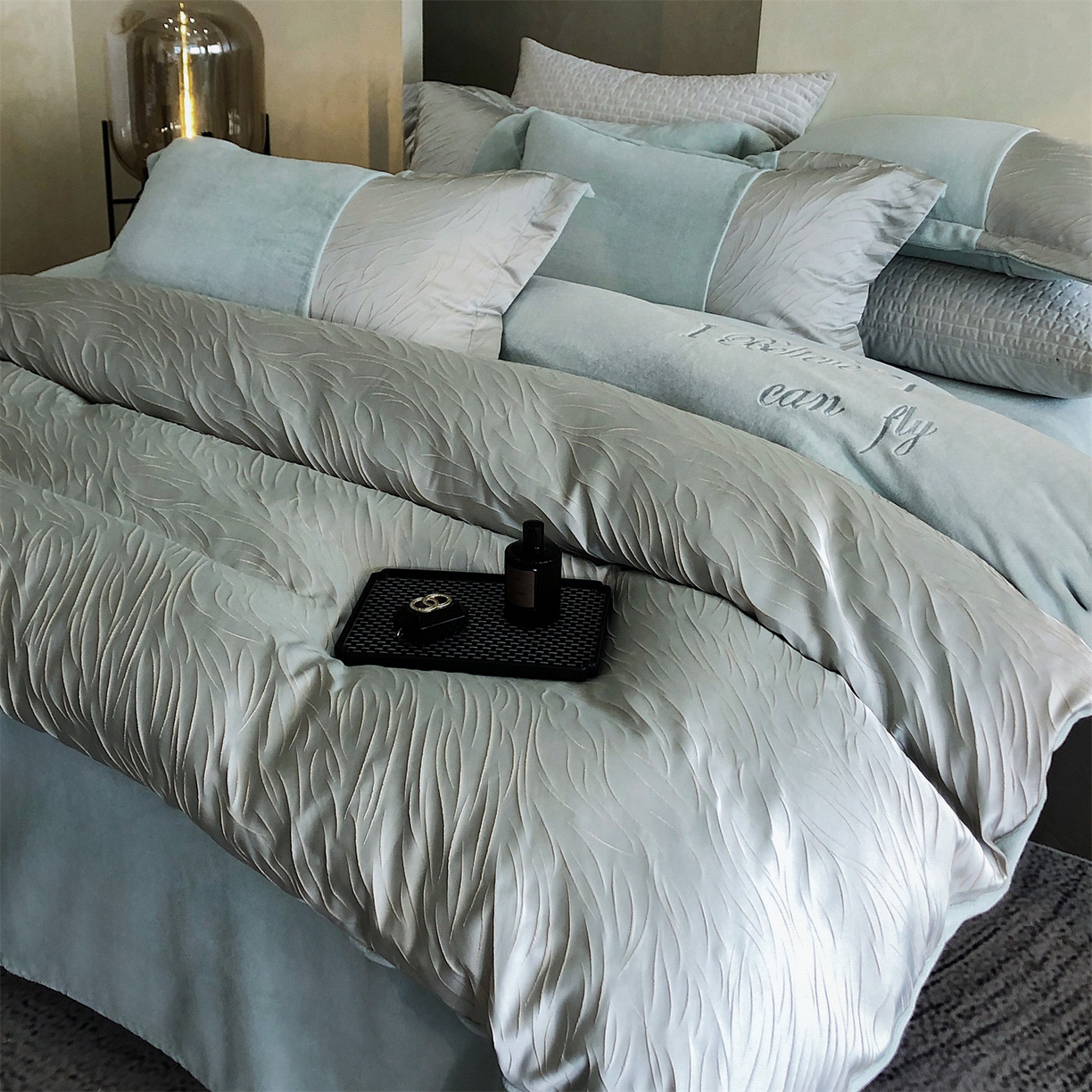 91家纺网 家纺一手货源 找家纺 换种生活 2025新款A类浮雕牛奶绒刺绣四件套 流动-绿