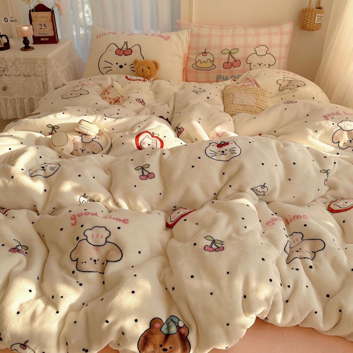 91家纺网 家纺一手货源 找家纺 美乐迪家纺 2025秋冬新款牛奶绒四件套 墨点小狗